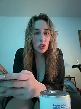 JuliaPrivat online show from March 3, 9:31 pm