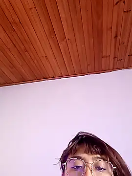 Snapshot of KarenT_xxx chatting on March 4, 11:27 am KarenT xxx online show from March 4, 11:27 am