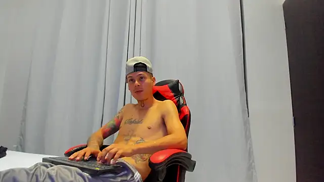 Snapshot of Ethan_Wolfe chatting on March 3, 4:57 pm Ethan Wolfe online show from March 3, 4:57 pm