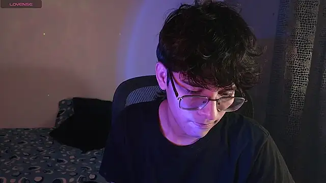 Snapshot of noah_millerx chatting on February 27, 5:51 am noah millerx online show from February 27, 5:51 am