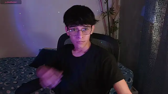 Snapshot of noah_millerx chatting on February 28, 2:56 am noah millerx online show from February 28, 2:56 am