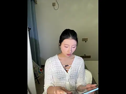 Y--F--LOVE online show from April 7, 3:56 pm