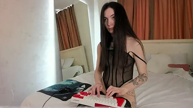 Snapshot of KaylaArt chatting on March 4, 5:13 am KaylaArt online show from March 4, 5:13 am