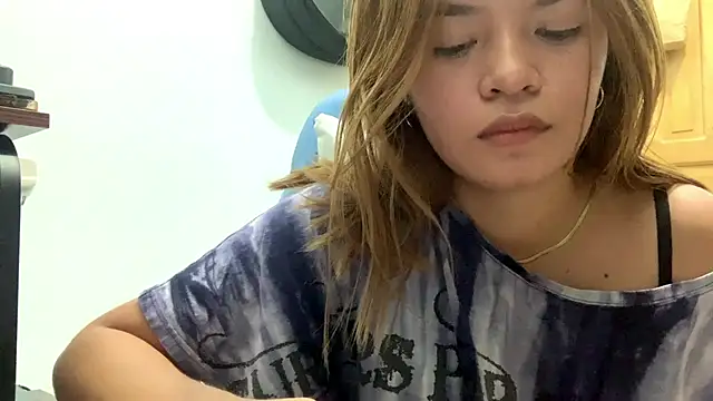 Snapshot of EustoliaYozzo chatting on March 4, 2:50 am EustoliaYozzo online show from March 4, 2:50 am