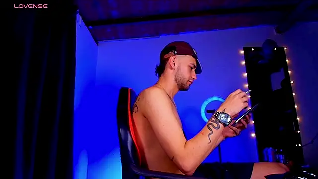 Snapshot of Jey_dirty_777 chatting on March 1, 10:50 am Jey dirty 777 online show from March 1, 10:50 am