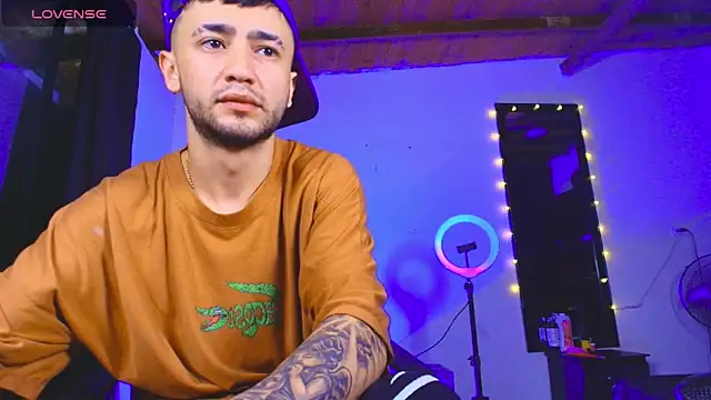 Snapshot of Jey_dirty_777 chatting on March 4, 9:48 am Jey dirty 777 online show from March 4, 9:48 am