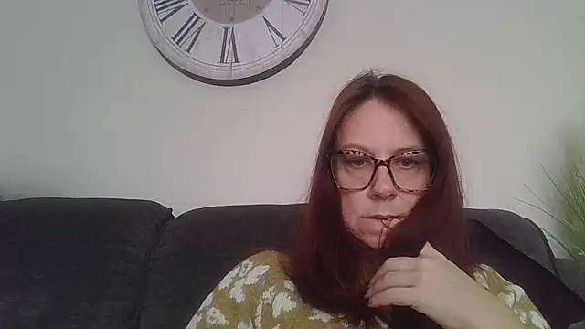Cara-CurvyUK online show from March 4, 2:56 pm