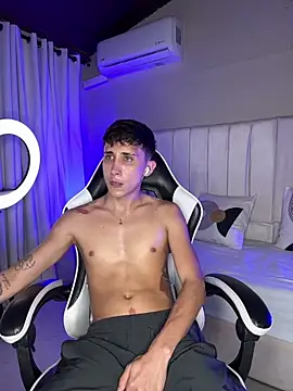 Snapshot of Rome_cortes chatting on March 3, 10:26 pm Rome cortes online show from March 3, 10:26 pm