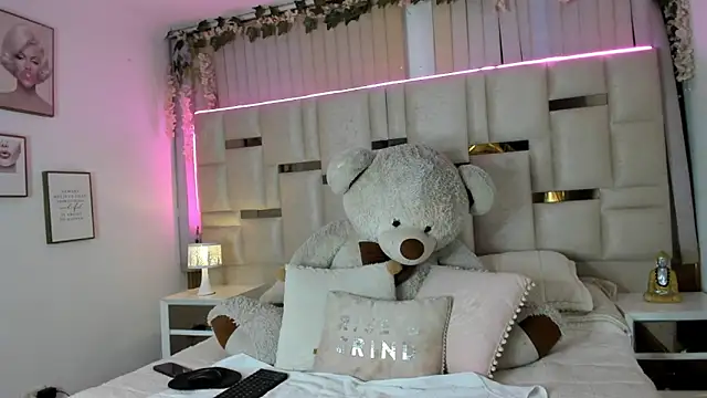 Hanna klover online show from April 11, 4:06 am