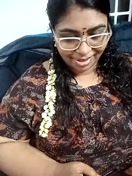 Snapshot of deepika-mallus chatting on May 10, 4:34 pm deepika-mallus online show from May 10, 4:34 pm