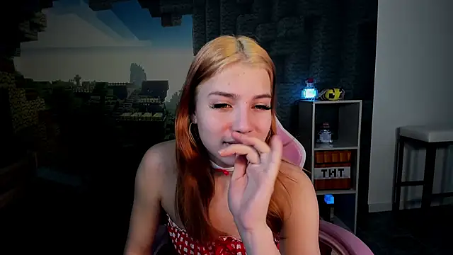 RosaFowler online show from March 1, 10:50 am