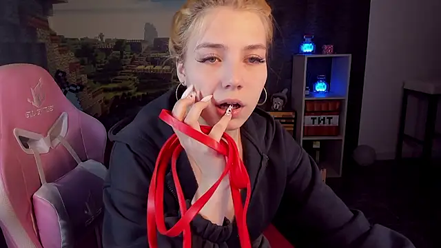 RosaFowler online show from March 28, 9:42 am