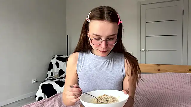 Lolatatee online show from March 24, 4:39 am