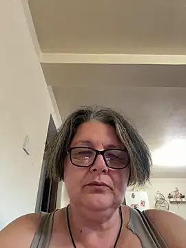 I amArquette online show from April 19, 4:39 pm