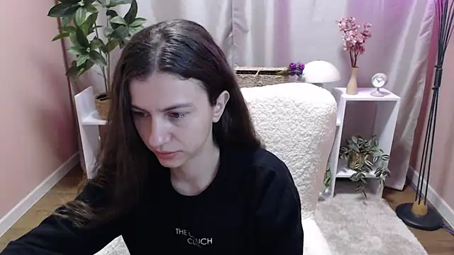 MistyBree online show from April 8, 8:14 am