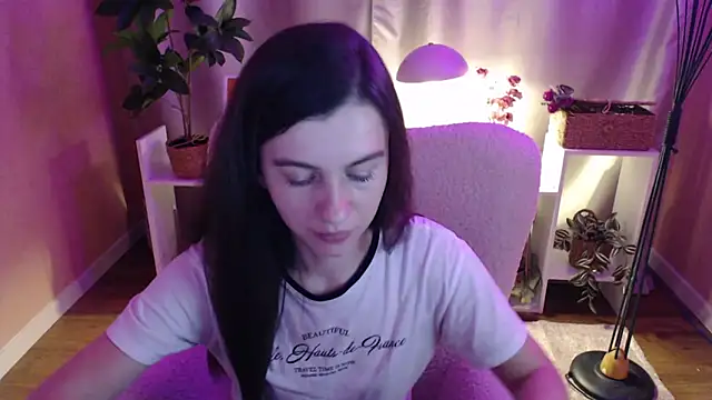 MistyBree online show from April 16, 8:04 am