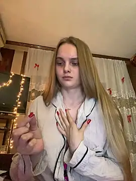 LunaVey online show from June 5, 6:24 pm