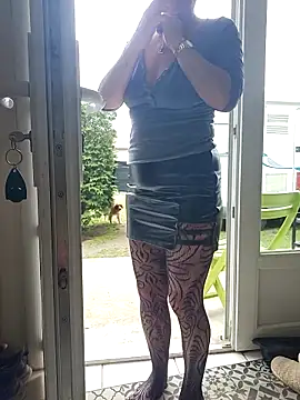 lescoquinsdu40 online show from April 3, 1:31 pm