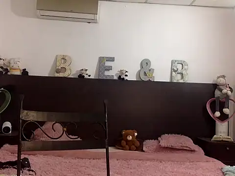 Snapshot of mommy-Milf chatting on March 3, 1:56 am mommy-Milf online show from March 3, 1:56 am