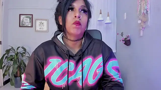 Nahomy Collins  online show from March 7, 7:22 pm