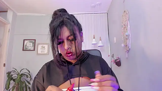 Nahomy Collins  online show from March 23, 7:18 pm