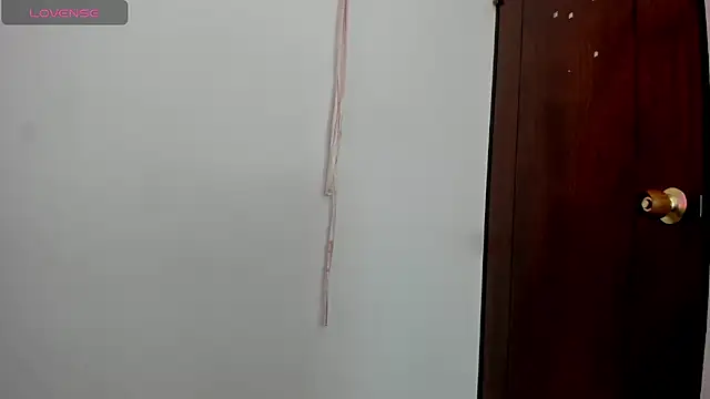 Nahomy Collins  online show from April 26, 2:20 am