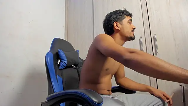 Snapshot of jossi12345j chatting on March 4, 2:56 pm jossi12345j online show from March 4, 2:56 pm