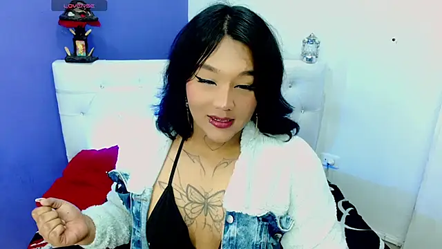 Snapshot of isadoraqueeen chatting on March 2, 1:19 am isadoraqueeen online show from March 2, 1:19 am