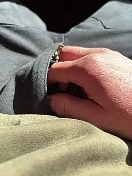 Snapshot of AlexFucklove chatting on March 3, 9:48 am AlexFucklove online show from March 3, 9:48 am