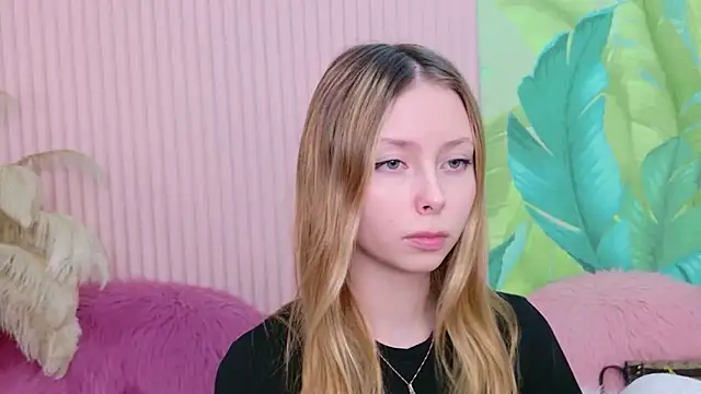 Snapshot of Tessa_Cross chatting on March 3, 8:09 am Tessa Cross online show from March 3, 8:09 am