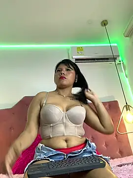 Snapshot of Zarahoneey_ chatting on March 3, 11:49 am Zarahoneey online show from March 3, 11:49 am