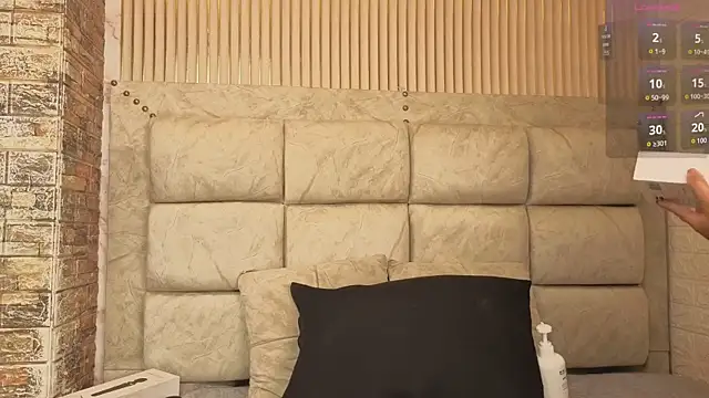 amarahanks11 online show from April 14, 4:18 am