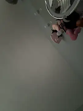 Snapshot of BeeMay22 chatting on March 4, 11:38 am BeeMay22 online show from March 4, 11:38 am