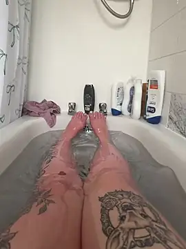 BeeMay22 online show from April 26, 6:27 pm