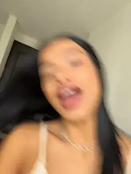 Bella Smithe online show from April 13, 2:22 pm