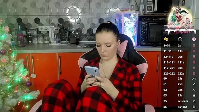 Snapshot of Mary_Blu chatting on December 26, 12:25 am Mary Blu online show from December 26, 12:25 am