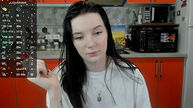 Snapshot of Mary_Blu chatting on January 4, 11:17 pm Mary Blu online show from January 4, 11:17 pm