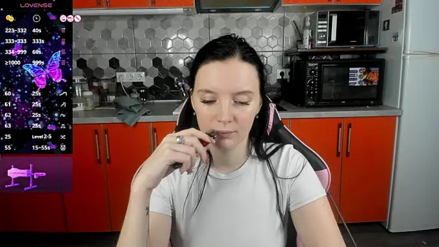 Snapshot of Mary_Blu chatting on January 17, 1:47 am Mary Blu online show from January 17, 1:47 am