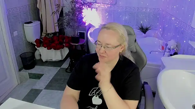 ViolaSmithh online show from April 22, 9:44 am