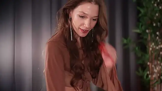 Luxury Avie online show from March 8, 1:47 am