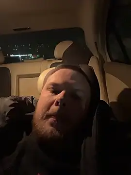 Snapshot of pupspupok chatting on March 4, 1:06 pm pupspupok online show from March 4, 1:06 pm