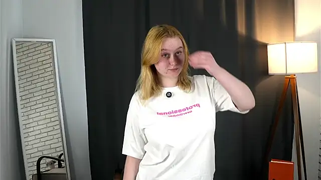 Snapshot of EdraDorsey chatting on March 4, 5:02 am EdraDorsey online show from March 4, 5:02 am