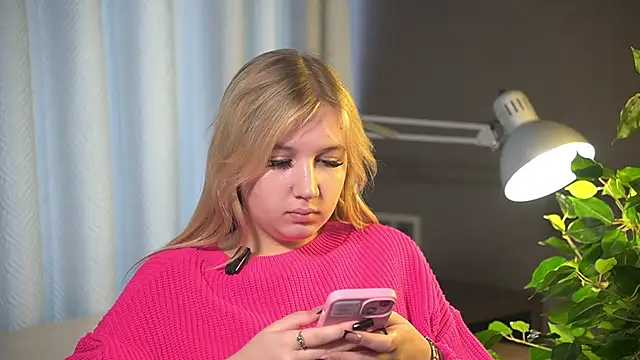 Snapshot of SinaHovey chatting on March 4, 9:48 am SinaHovey online show from March 4, 9:48 am