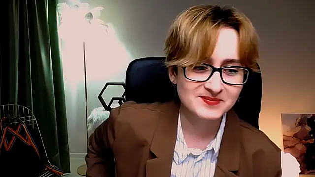 LixeLuna online show from April 18, 6:28 am