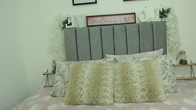 OliviaValentti online show from March 28, 2:22 am