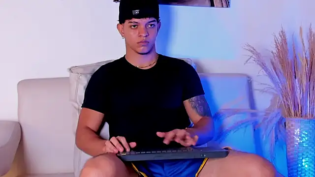 Noah brown 2 online show from April 11, 11:31 pm