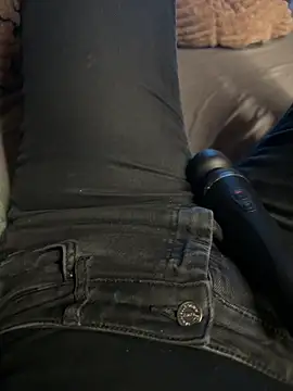 aleexii s online show from April 4, 7:00 pm