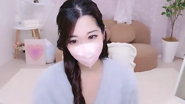 YURIKAsan  online show from April 5, 12:35 pm