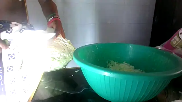 simphiwe23 online show from April 2, 3:59 am