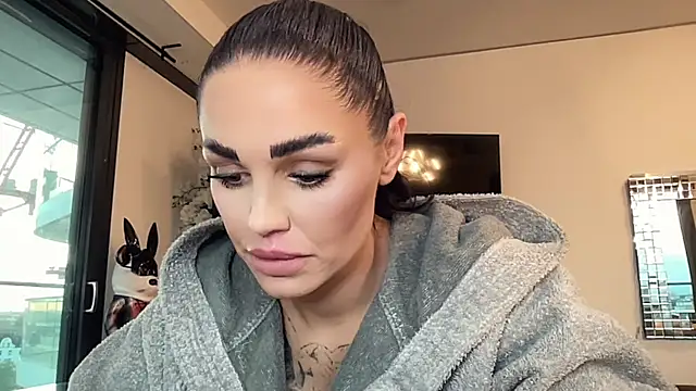 AMBER HARD online show from April 16, 6:09 pm